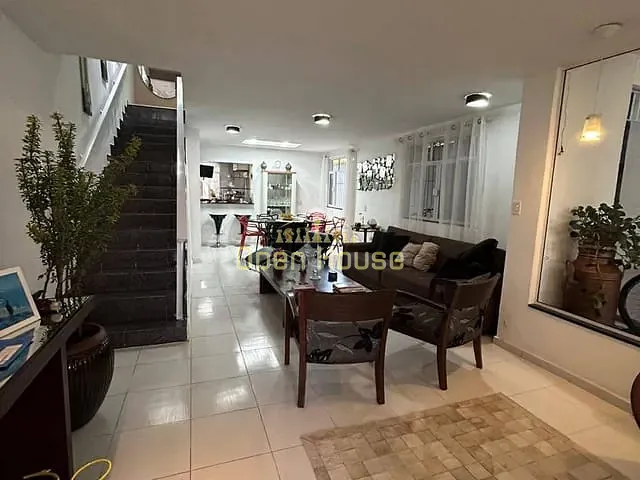 Casa 4 quartos e 4 banheiros, à venda, no bairro Colônia Santo Antônio em Barra Mansa