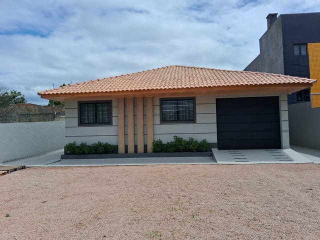 Casa com 490m² 3 quartos e 2 banheiros, à venda, no bairro Cará-cará em Ponta Grossa