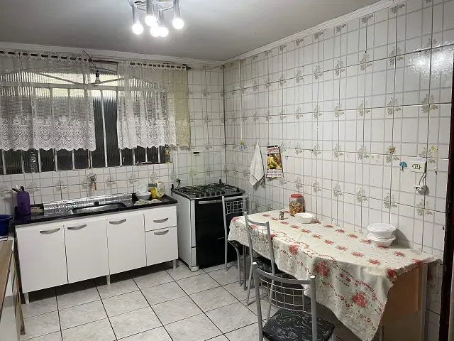Casa com 375m² 3 quartos e 2 banheiros, à venda, no bairro Jardim Catuaí em Apucarana