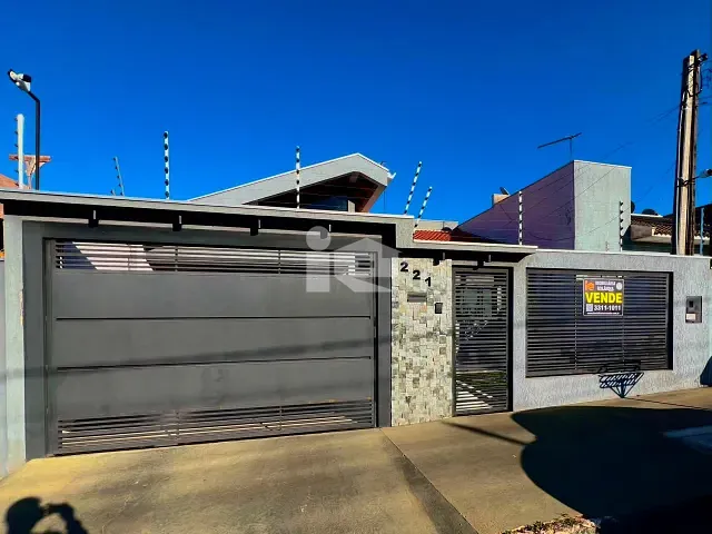 Casa com 250m² 3 quartos e 3 banheiros, à venda, no bairro Jardim Nobre em Rolândia