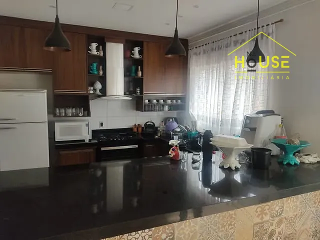 Casa com 324m² 4 quartos e 1 banheiro, à venda, no bairro Santa Eliza em Votuporanga