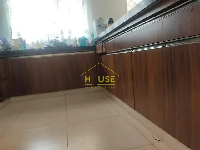 Casa com 324m² 4 quartos e 1 banheiro, à venda, no bairro Santa Eliza em Votuporanga