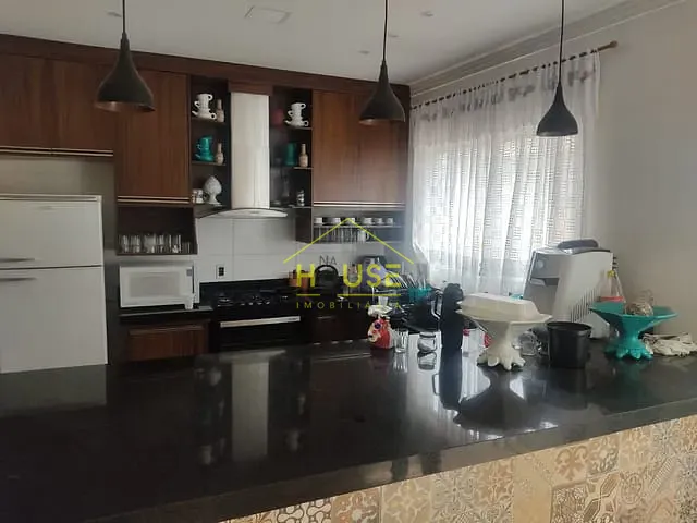 Casa com 324m² 4 quartos e 1 banheiro, à venda, no bairro Santa Eliza em Votuporanga