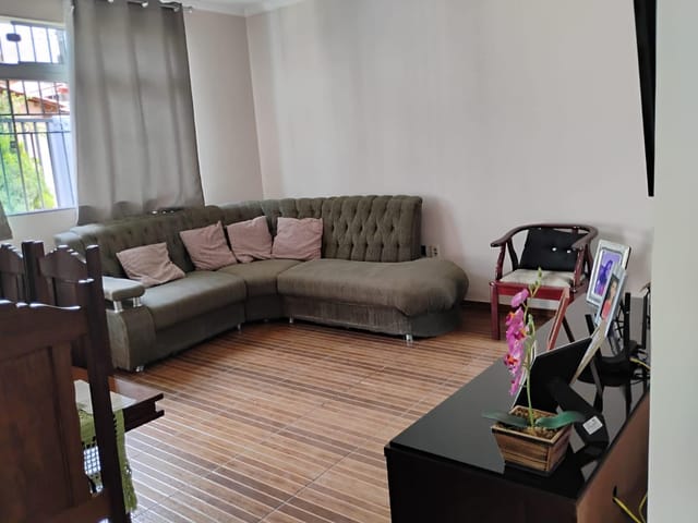 Casa 3 quartos e 2 banheiros, à venda, no bairro Centro em Lavras