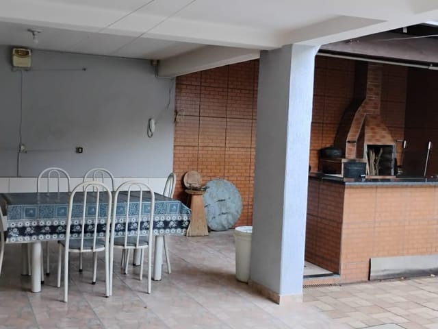 Casa 3 quartos e 2 banheiros, à venda, no bairro Centro em Lavras