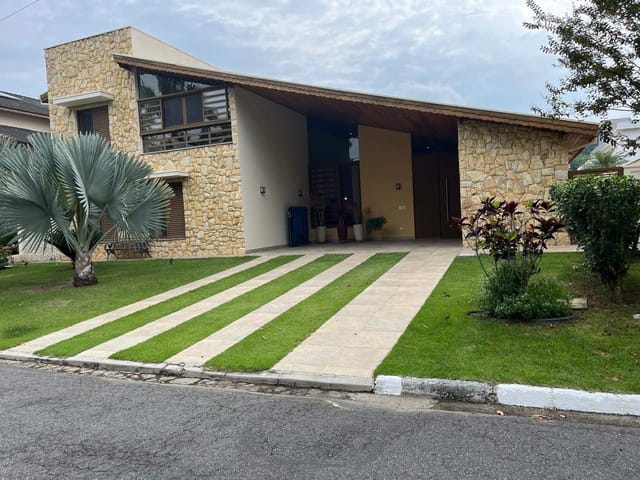 Casa com 800m² 5 quartos e 4 banheiros, à venda, no bairro Bellard em Guararema