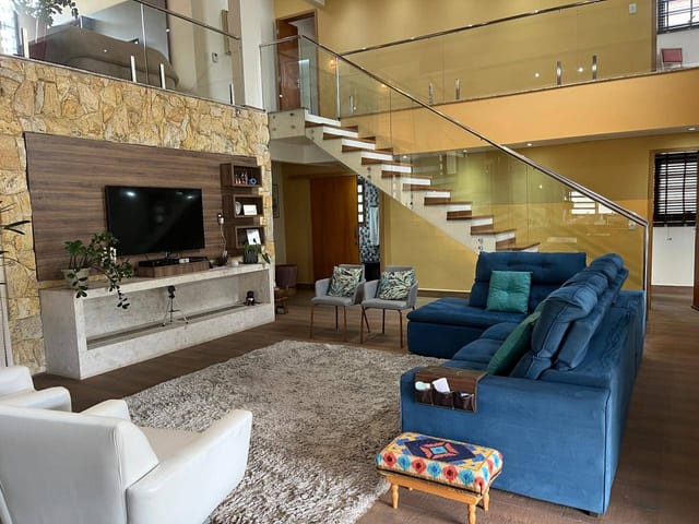 Casa com 800m² 5 quartos e 4 banheiros, à venda, no bairro Bellard em Guararema