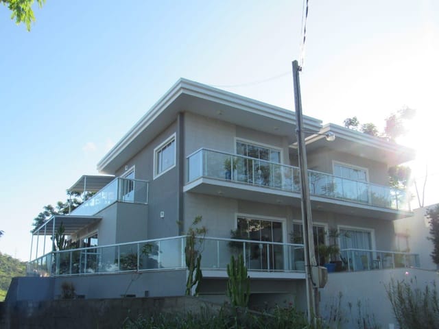 Casa com 500m² 4 quartos e 5 banheiros, à venda, no bairro Lagoa em Macaé