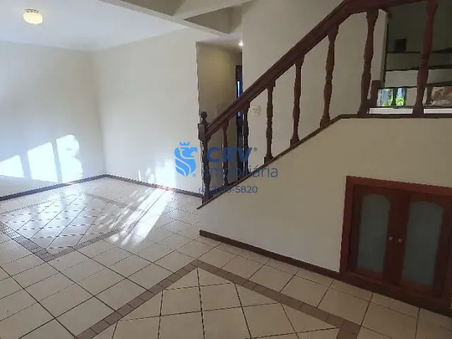 Casa com 190m² 3 quartos e 3 banheiros, à venda, no bairro Parque Jamaica em Londrina