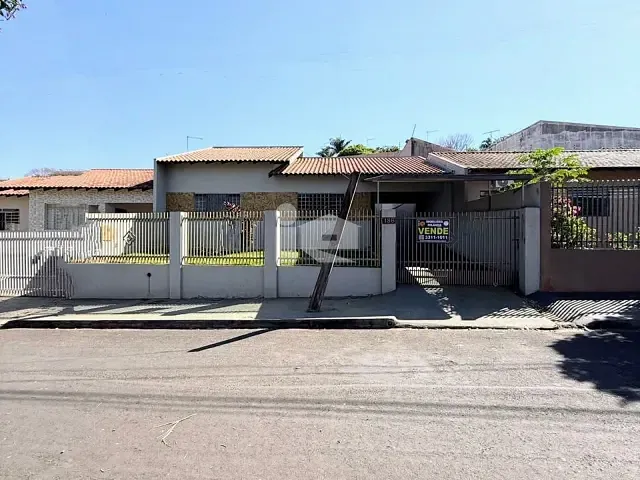 Casa 3 quartos e 2 banheiros, à venda, no bairro Jardim Caviúna em Rolândia