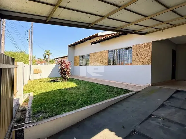 Casa 3 quartos e 2 banheiros, à venda, no bairro Jardim Caviúna em Rolândia