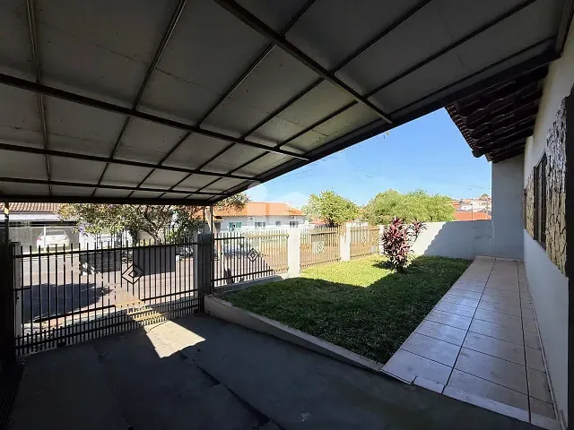 Casa 3 quartos e 2 banheiros, à venda, no bairro Jardim Caviúna em Rolândia