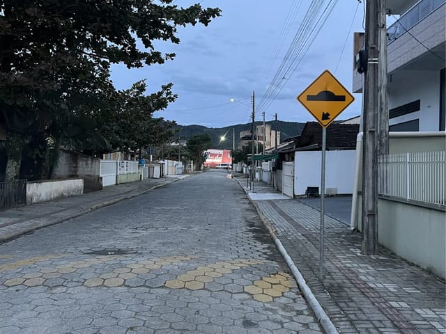 Casa com 240m² 3 quartos e 2 banheiros, à venda, no bairro Pereque em Porto Belo