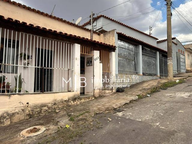 Casa 4 quartos e 3 banheiros, à venda, no bairro Jardim Floresta em Lavras