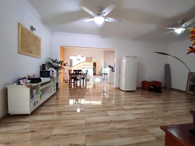 Casa com 300m² 6 quartos e 7 banheiros, à venda ou para alugar, no bairro Bel Recanto em Taubaté