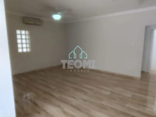 Casa com 300m² 6 quartos e 7 banheiros, à venda ou para alugar, no bairro Bel Recanto em Taubaté