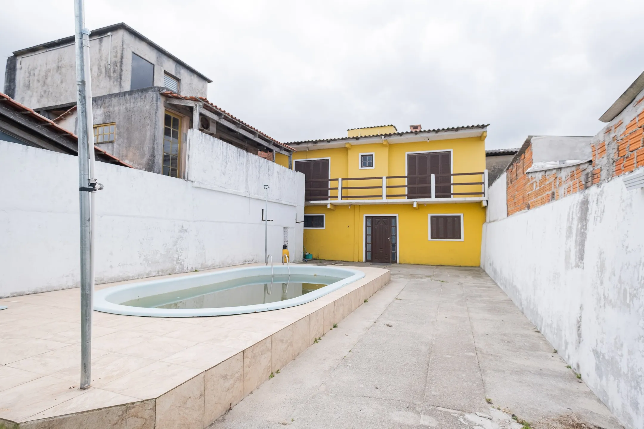 Casa para Locação no Laranjal: 3 Quartos, Piscina, Amplo Pátio e o Privilégio de Morar Pertinho da Praia