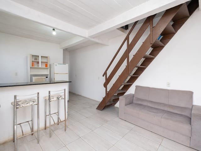 Casa com 300m² 3 quartos e 2 banheiros, para alugar, no bairro Laranjal em Pelotas