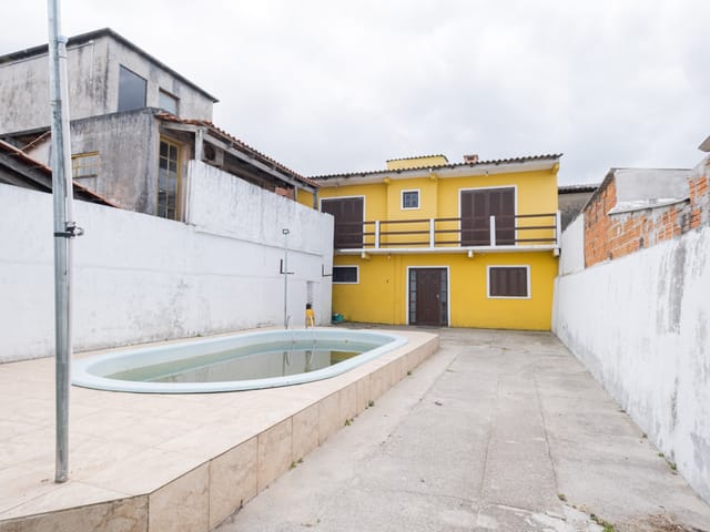 Casa com 300m² 3 quartos e 2 banheiros, para alugar, no bairro Laranjal em Pelotas