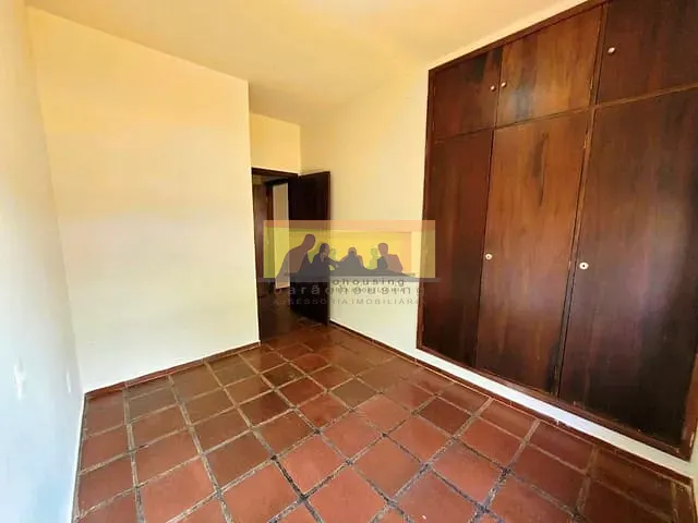 Casa com 900m² 5 quartos e 3 banheiros, à venda, no bairro Cidade Universitária em Campinas