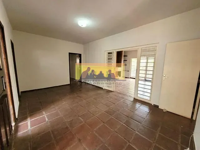 Casa com 900m² 5 quartos e 3 banheiros, à venda, no bairro Cidade Universitária em Campinas