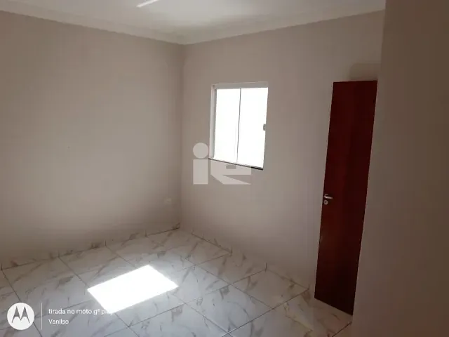 Casa 3 quartos e 1 banheiro, para alugar, no bairro Jardim Nobre em Rolândia