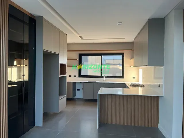 Casa com 1070m² 5 quartos e 6 banheiros, à venda, no bairro Condomínio Reserva do Paratehy em São José dos Campos