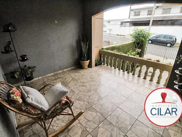 Casa 5 quartos e 2 banheiros, à venda, no bairro Capão Raso em Curitiba