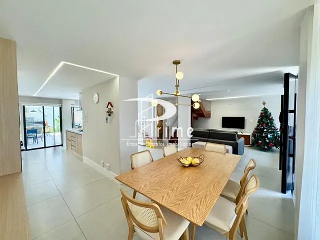 Casa com 350m² 3 quartos e 3 banheiros, à venda, no bairro Camboinhas em Niterói