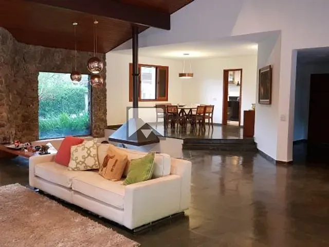 Casa com 880m² 4 quartos e 3 banheiros, à venda, no bairro Piratininga em Niterói