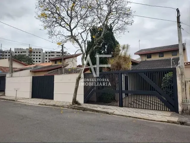 Casa com 350m² 4 quartos e 5 banheiros, à venda, no bairro Parque São Jorge em Taubaté