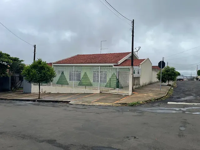 Casa com 313m² 3 quartos e 3 banheiros, à venda, no bairro Jardim Apucarana em Apucarana