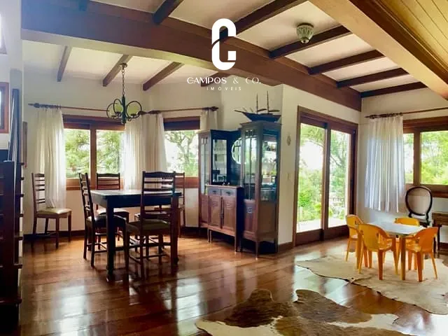 Casa com 3200m² 3 quartos e 3 banheiros, à venda, no bairro Jardim Belvedere em Campos do Jordão