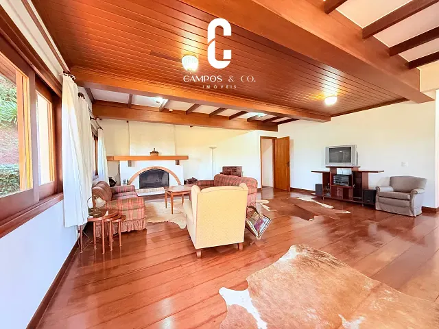 Casa com 3200m² 3 quartos e 3 banheiros, à venda, no bairro Jardim Belvedere em Campos do Jordão