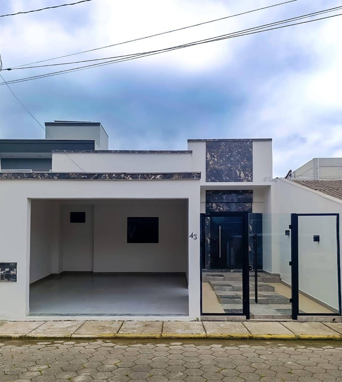 Casa à venda com 3 quartos, 130m² - Foto 1