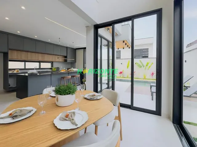 Casa com 250m² 4 quartos e 3 banheiros, à venda, no bairro Urbanova VII em São José dos Campos