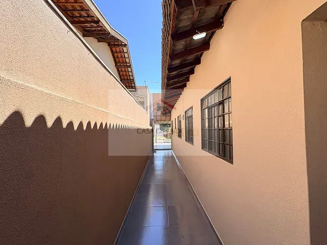 Casa com 150m² 3 quartos e 2 banheiros, à venda, no bairro Jardim Caviúna em Rolândia