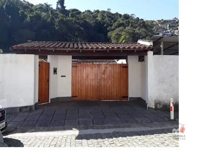 Casa com 4200m², à venda, no bairro Vila Militar em Petrópolis