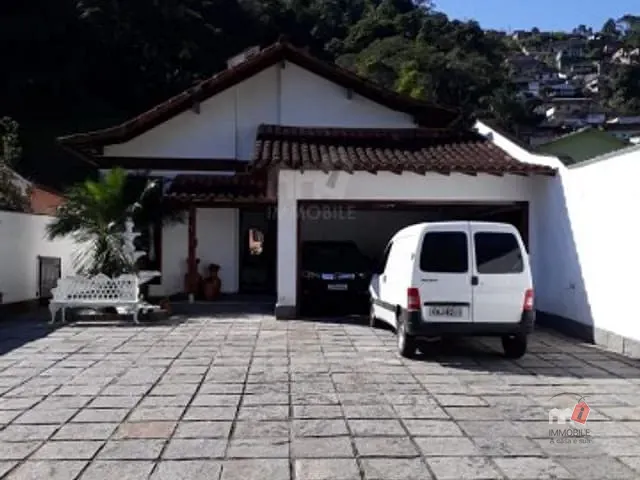 Casa com 4200m², à venda, no bairro Vila Militar em Petrópolis