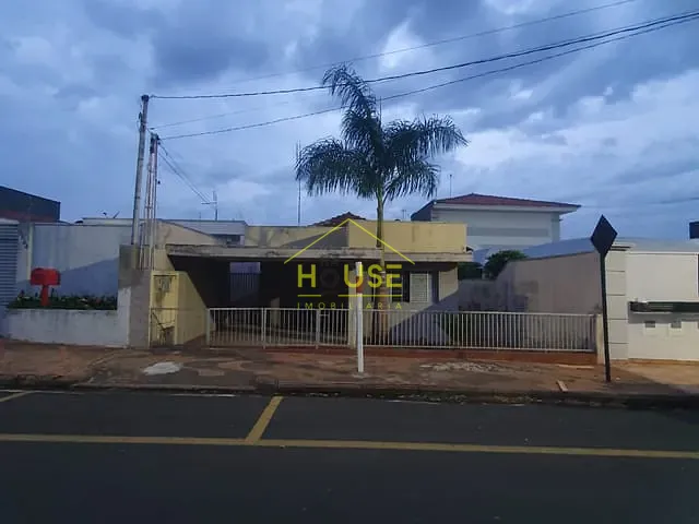 Casa com 300m² 3 quartos e 1 banheiro, à venda, no bairro Patrimônio Velho em Votuporanga