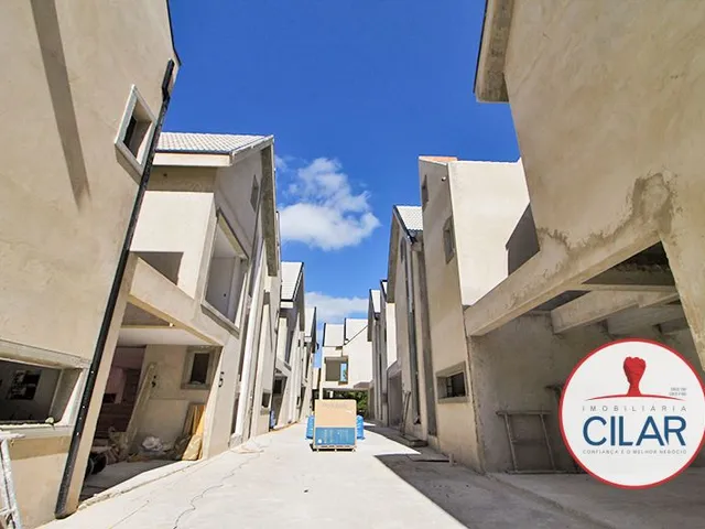 Casa 4 quartos e 5 banheiros, à venda, no bairro Ahú em Curitiba