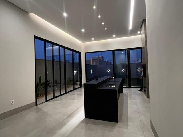 Casa com 360m² 3 quartos e 1 banheiro, à venda, no bairro Jardim Curitiba em Sinop