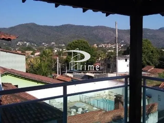 Casa com 450m² 4 quartos e 2 banheiros, à venda, no bairro Itaipu em Niterói