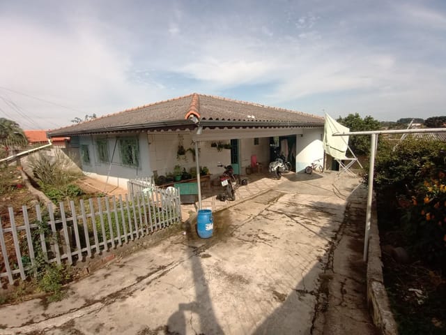 Casa com 4 dormitórios à venda