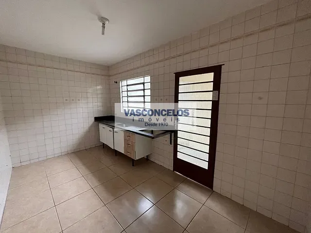 Casa com 250m² 3 quartos e 2 banheiros, para alugar, no bairro Jardim Alvorada em São José dos Campos