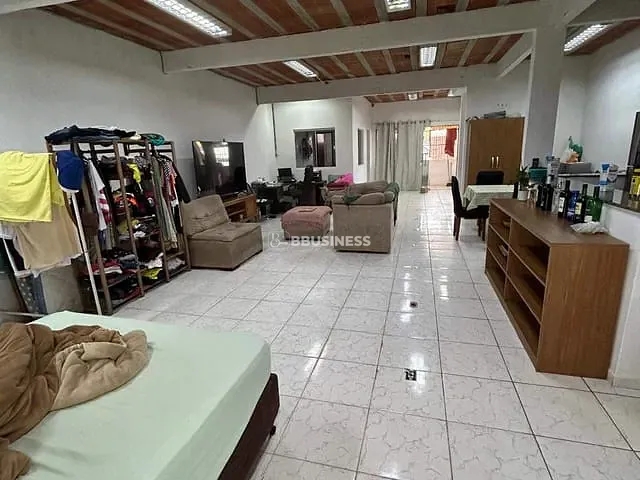 Casa com 210m² 2 quartos e 3 banheiros, à venda, no bairro Parque Jóquei Club em Campos dos Goytacazes