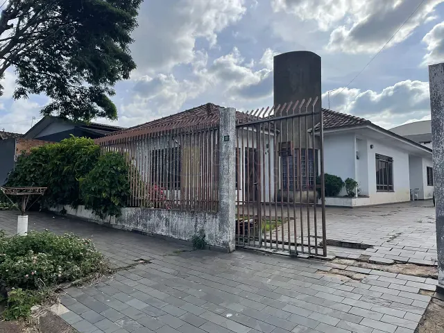 Casa com 514m² 4 quartos e 4 banheiros, à venda, no bairro Vila Agari em Apucarana