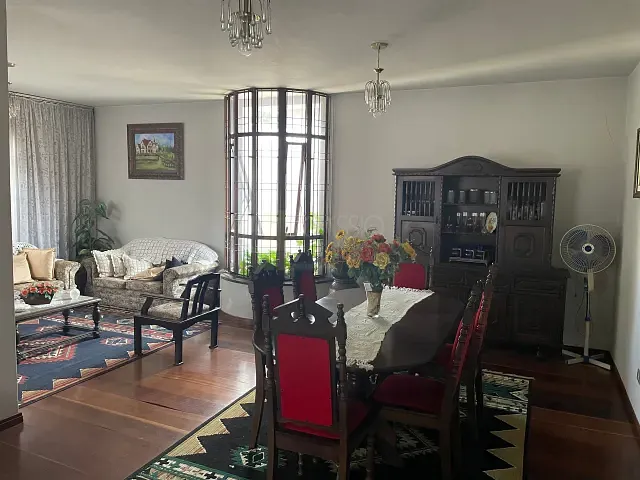 Casa com 514m² 4 quartos e 4 banheiros, à venda, no bairro Vila Agari em Apucarana