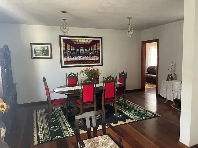 Casa com 514m² 4 quartos e 4 banheiros, à venda, no bairro Vila Agari em Apucarana