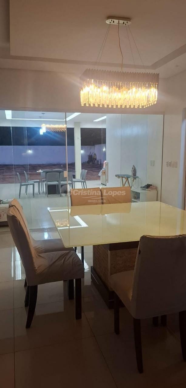 Casa, 3 quartos, 238 m² - Foto 1